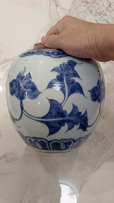 古玩陶瓷花卉紋青花罐真品鑒賞圖