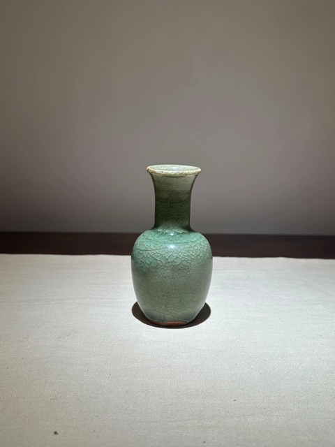 古玩陶瓷龍泉青瓷撇口瓶真品鑒賞圖