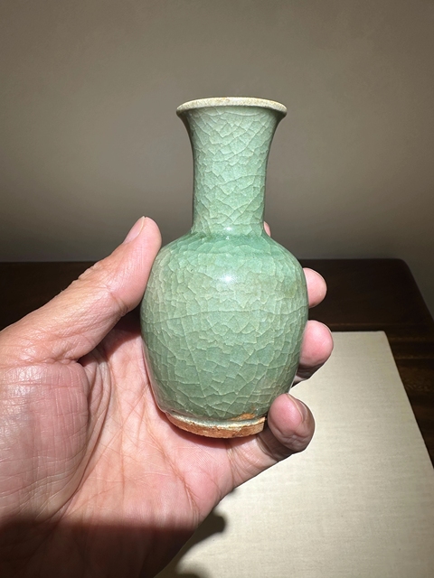 古玩陶瓷龍泉青瓷撇口瓶真品鑒賞圖