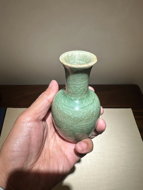 古玩陶瓷龍泉青瓷撇口瓶真品鑒賞圖