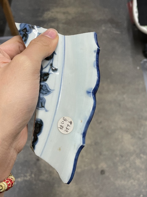 古玩陶瓷青花大盤瓷片真品鑒賞圖