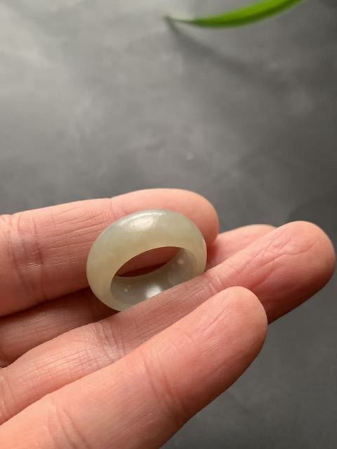古玩玉器清·和田玉戒指真品鑒賞圖