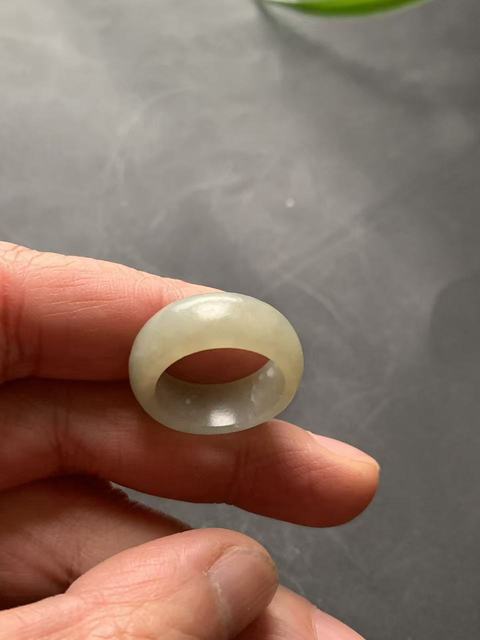 古玩玉器清·和田玉戒指真品鑒賞圖