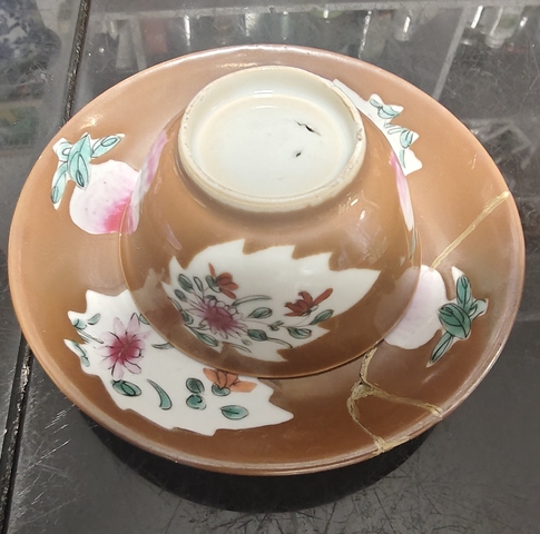 古玩陶瓷清雍正 紫金釉粉彩開光壽桃花卉紋杯碟拍賣，當前價格588元