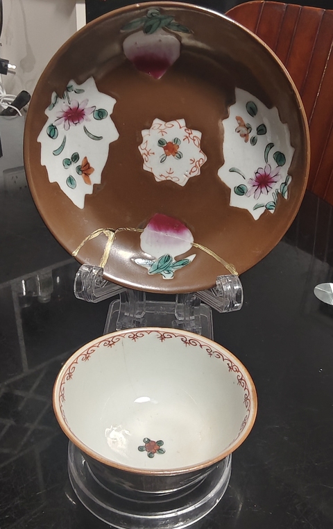 古玩陶瓷清雍正 紫金釉粉彩開光壽桃花卉紋杯碟拍賣，當前價格588元