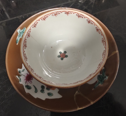 古玩陶瓷清雍正 紫金釉粉彩開光壽桃花卉紋杯碟拍賣，當前價格588元