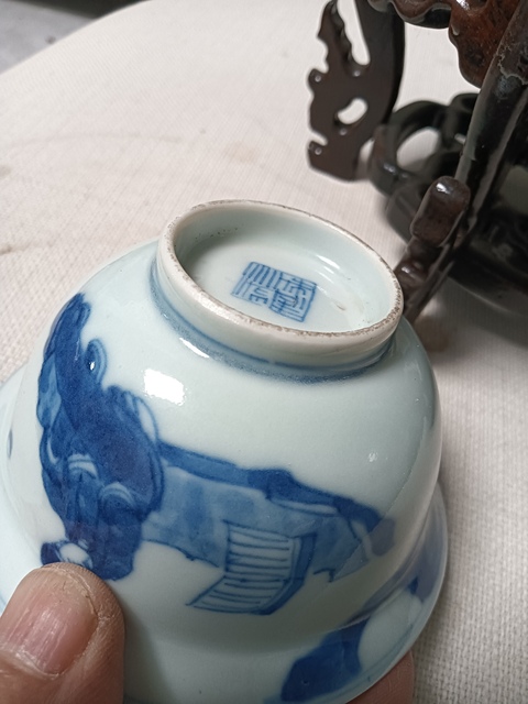 古玩陶瓷清中·青花人物故事紋杯 真品鑒賞圖