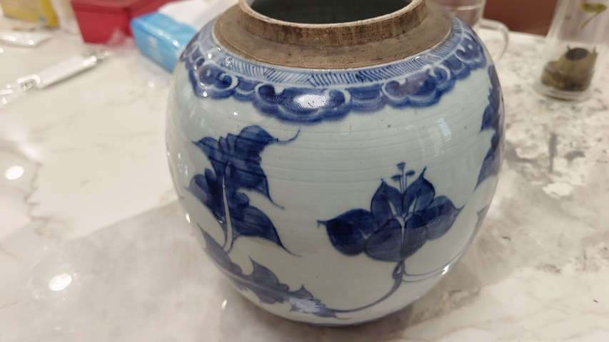 古玩陶瓷青花花卉紋罐真品鑒賞圖