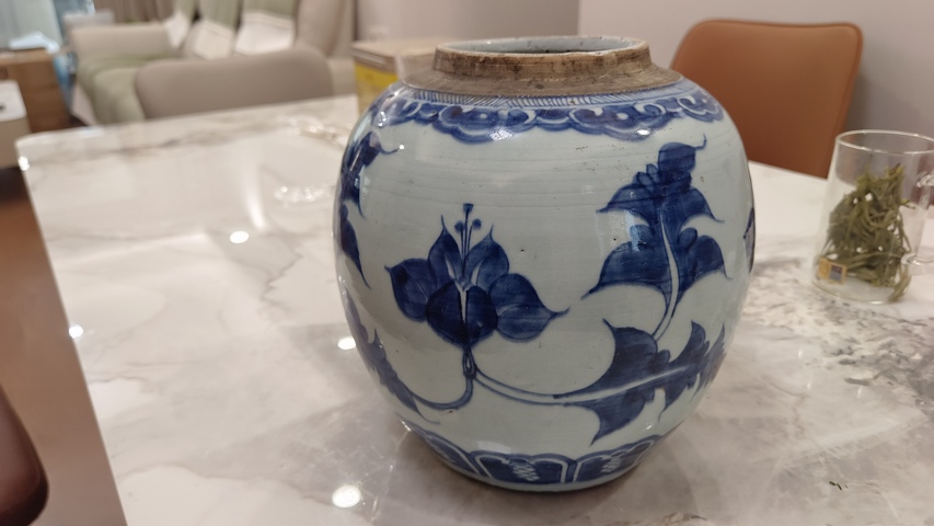 古玩陶瓷青花花卉紋罐真品鑒賞圖