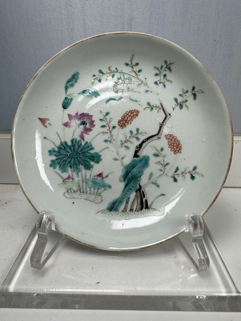 古玩陶瓷粉彩洞石花卉紋盤真品鑒賞圖