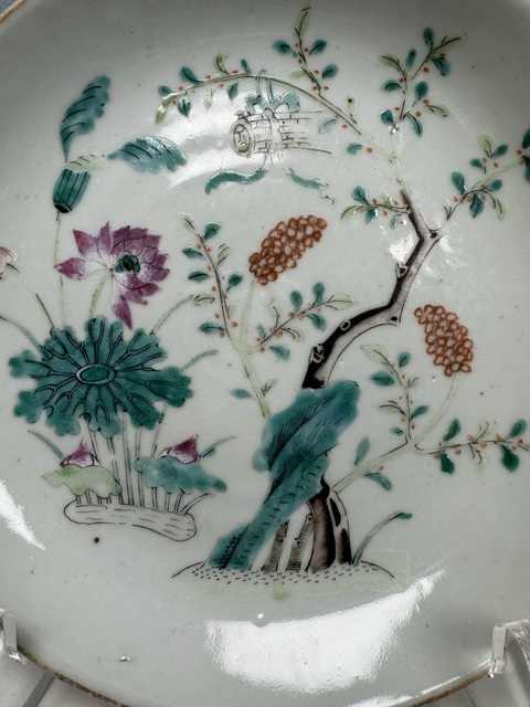 古玩陶瓷粉彩洞石花卉紋盤真品鑒賞圖