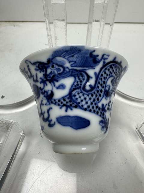 古玩陶瓷青花趕珠龍紋仰鐘杯真品鑒賞圖