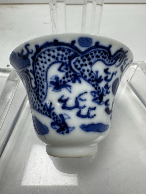 古玩陶瓷青花趕珠龍紋仰鐘杯真品鑒賞圖