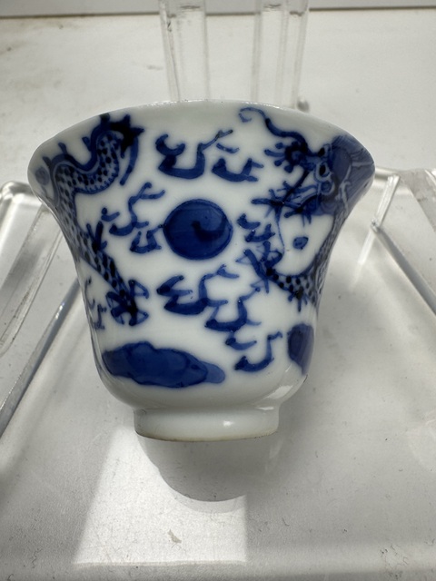 古玩陶瓷青花趕珠龍紋仰鐘杯真品鑒賞圖