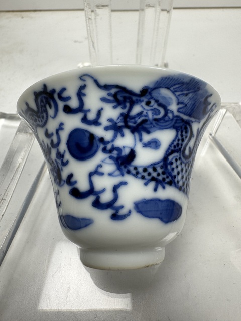古玩陶瓷青花趕珠龍紋仰鐘杯真品鑒賞圖