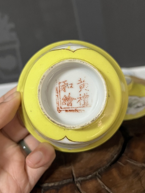 古玩陶瓷黃地開光淺絳彩山水人物蓋碗拍賣，當前價格1288元