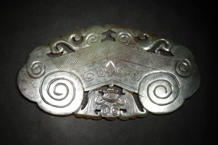 古玩玉器和田玉雕“雙龍罄佩”拍賣，當(dāng)前價格18000元