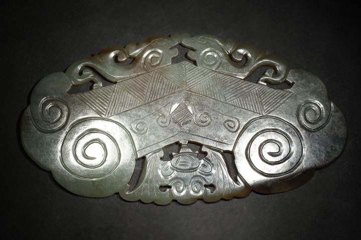 古玩玉器和田玉雕“雙龍罄佩”拍賣，當(dāng)前價格18000元