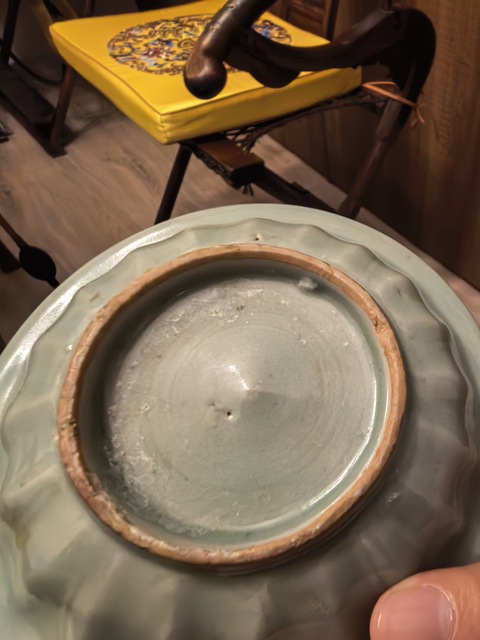 古玩陶瓷龍泉窯雙魚紋折沿洗真品鑒賞圖