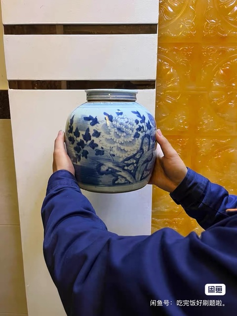 古玩陶瓷青花花卉紋蓋罐真品鑒賞圖