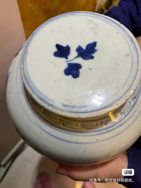 古玩陶瓷青花花卉紋蓋罐真品鑒賞圖