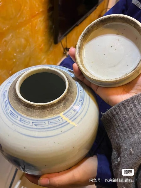 古玩陶瓷青花花卉紋蓋罐真品鑒賞圖