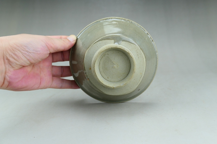 古玩陶瓷龍泉青瓷唇口碗真品鑒賞圖