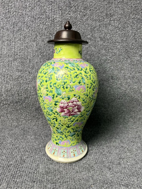 古玩陶瓷綠地粉彩牡丹花卉紋瓶拍賣，當前價格5388元