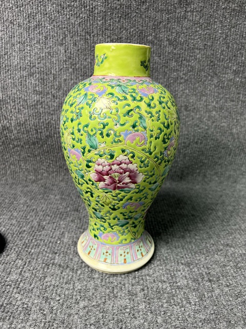 古玩陶瓷綠地粉彩牡丹花卉紋瓶拍賣，當前價格5388元