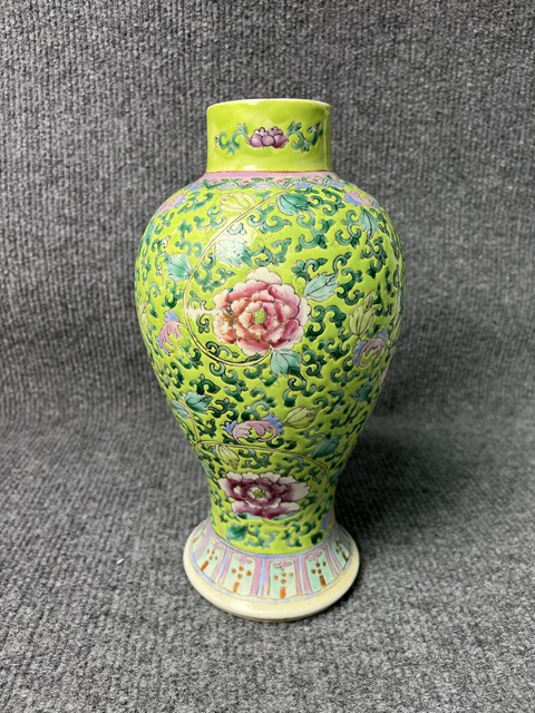 古玩陶瓷綠地粉彩牡丹花卉紋瓶拍賣，當前價格5388元