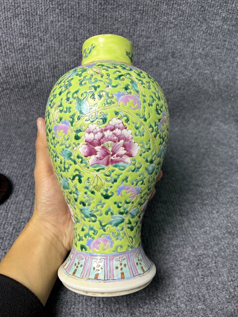 古玩陶瓷綠地粉彩牡丹花卉紋瓶拍賣，當前價格5388元