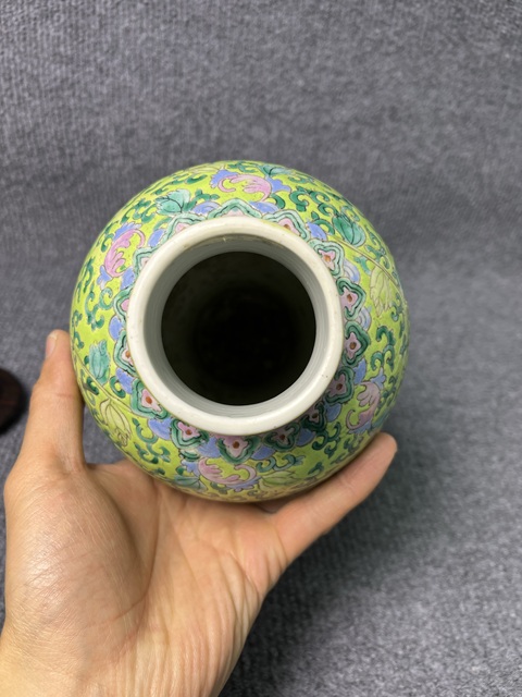 古玩陶瓷綠地粉彩牡丹花卉紋瓶拍賣，當前價格5388元