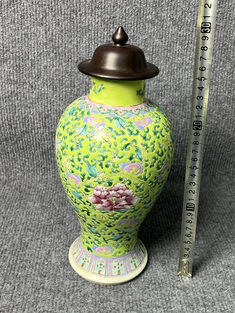 古玩陶瓷綠地粉彩牡丹花卉紋瓶拍賣，當前價格5388元