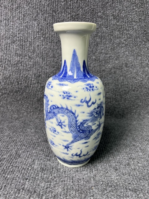 古玩陶瓷青花龍鳳紋賞瓶拍賣，當前價格5888元