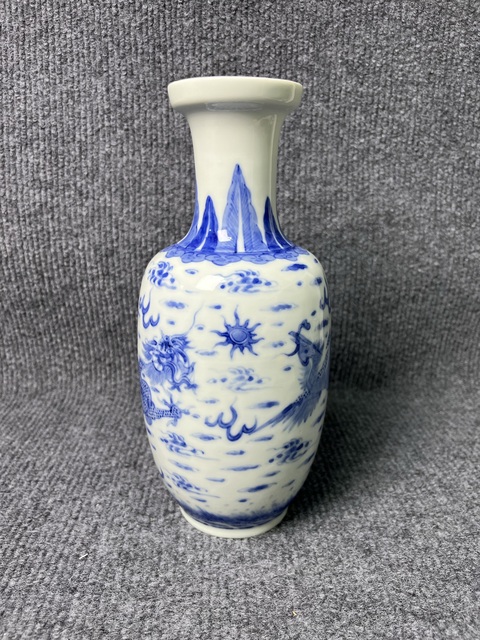 古玩陶瓷青花龍鳳紋賞瓶拍賣，當前價格5888元