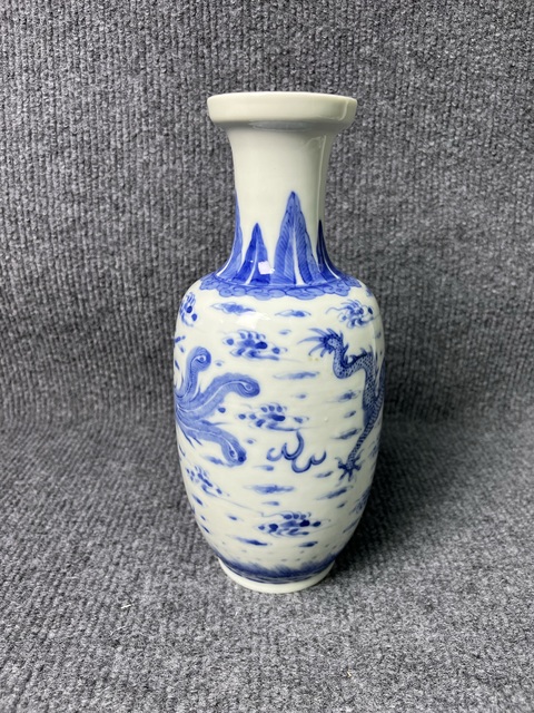 古玩陶瓷青花龍鳳紋賞瓶拍賣，當前價格5888元