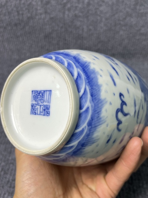 古玩陶瓷青花龍鳳紋賞瓶拍賣，當前價格5888元