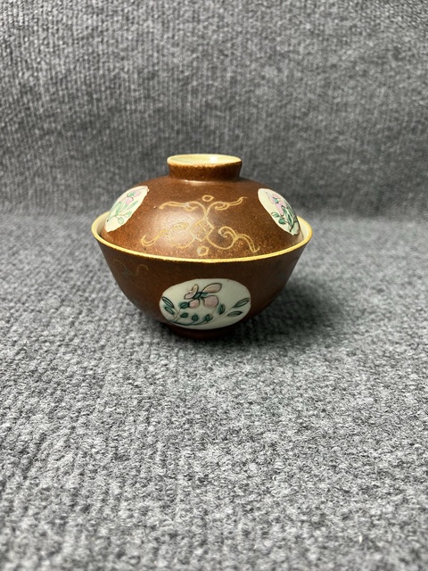 古玩陶瓷紫金釉描金開窗花卉紋蓋碗拍賣，當(dāng)前價(jià)格3588元