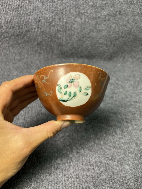 古玩陶瓷紫金釉描金開窗花卉紋蓋碗拍賣，當(dāng)前價(jià)格3588元