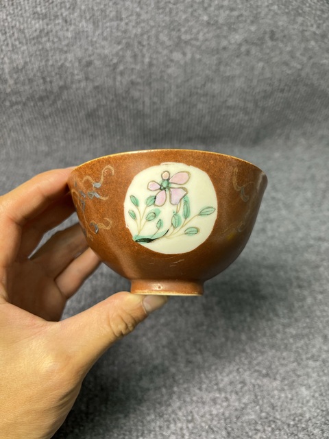 古玩陶瓷紫金釉描金開窗花卉紋蓋碗拍賣，當(dāng)前價(jià)格3588元