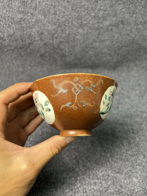 古玩陶瓷紫金釉描金開窗花卉紋蓋碗拍賣，當(dāng)前價(jià)格3588元