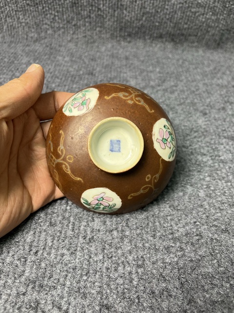 古玩陶瓷紫金釉描金開窗花卉紋蓋碗拍賣，當(dāng)前價(jià)格3588元