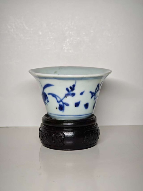 古玩陶瓷青花花卉紋杯真品鑒賞圖