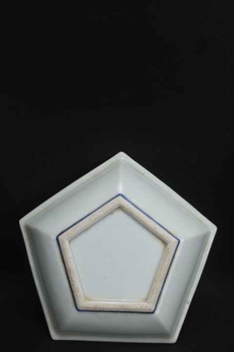 古玩陶瓷日本明治青花龍紋盤真品鑒賞圖