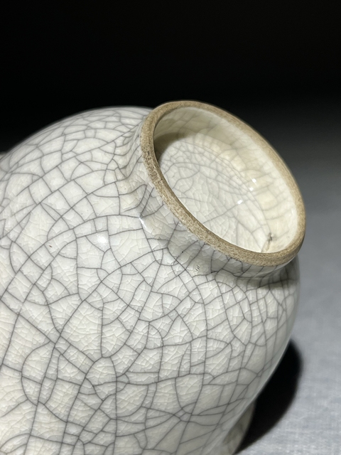 古玩陶瓷哥釉杯真品鑒賞圖