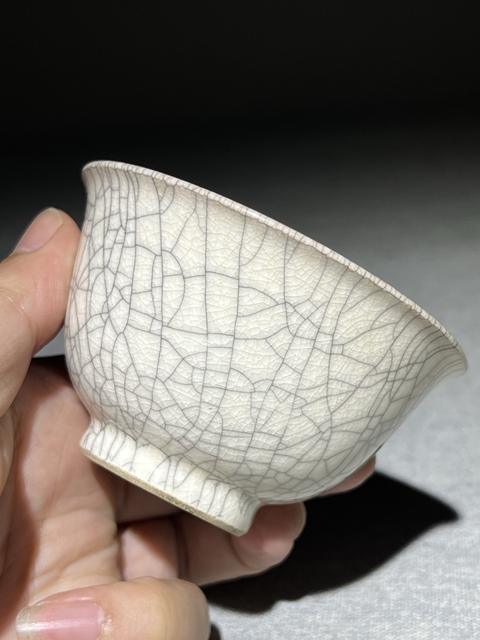 古玩陶瓷哥釉杯真品鑒賞圖