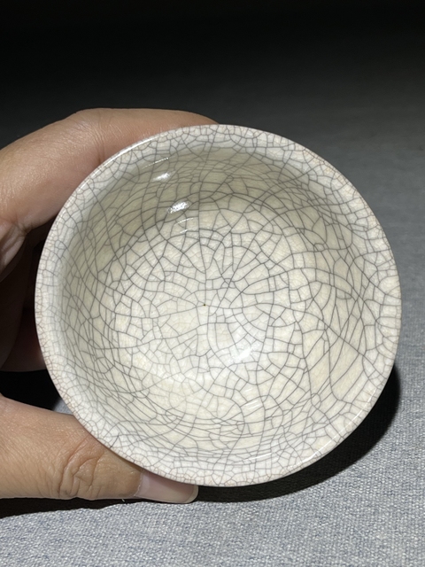 古玩陶瓷哥釉杯真品鑒賞圖