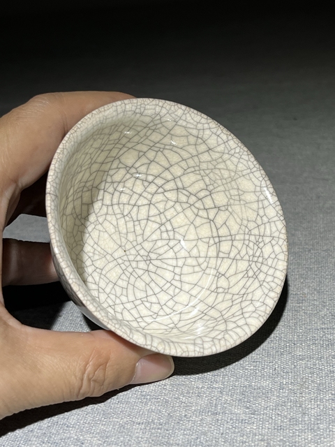 古玩陶瓷哥釉杯真品鑒賞圖