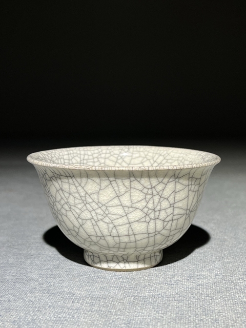 古玩陶瓷哥釉杯真品鑒賞圖