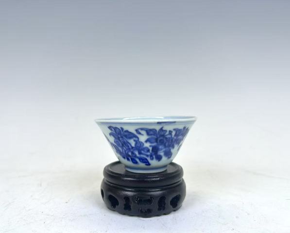 古玩陶瓷清雍正·青花花卉馬蹄杯真品鑒賞圖